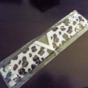 "V" GREY AND BLACK PANTHER CHEETAH SPOTTED VEGAN LEATHER *NEW* BRACELET 66